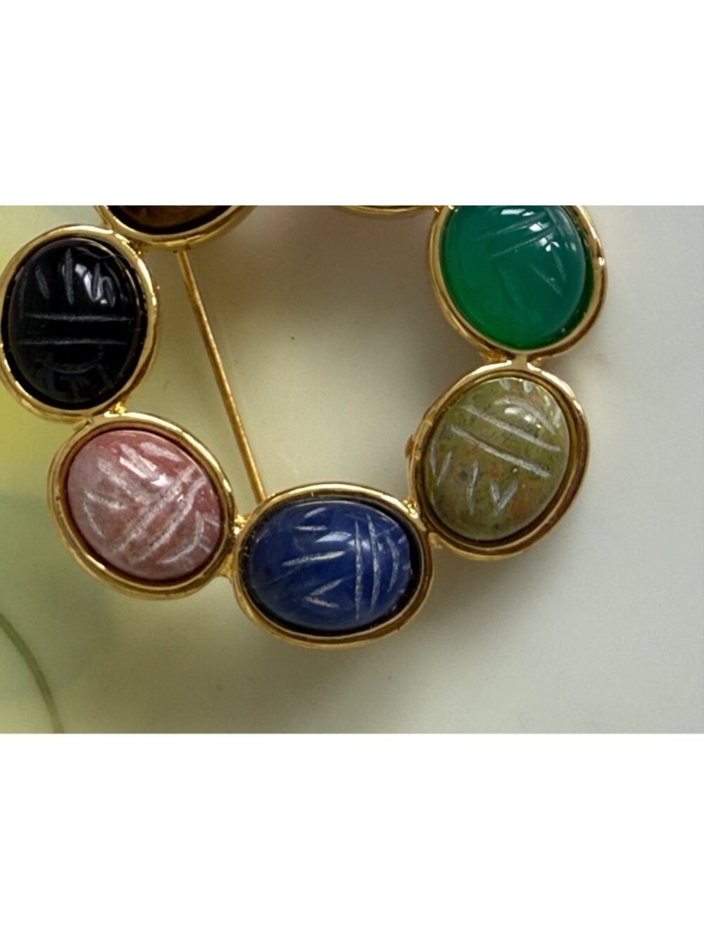 Vintage 70s Round Scarab Gemstone Beetle Brooch Gold Tone - Picture 8 of 9